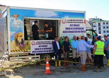 Sel Bölgesinde Zarar Gören Dilsiz Canlar Böyle Tedavi Ediliyor