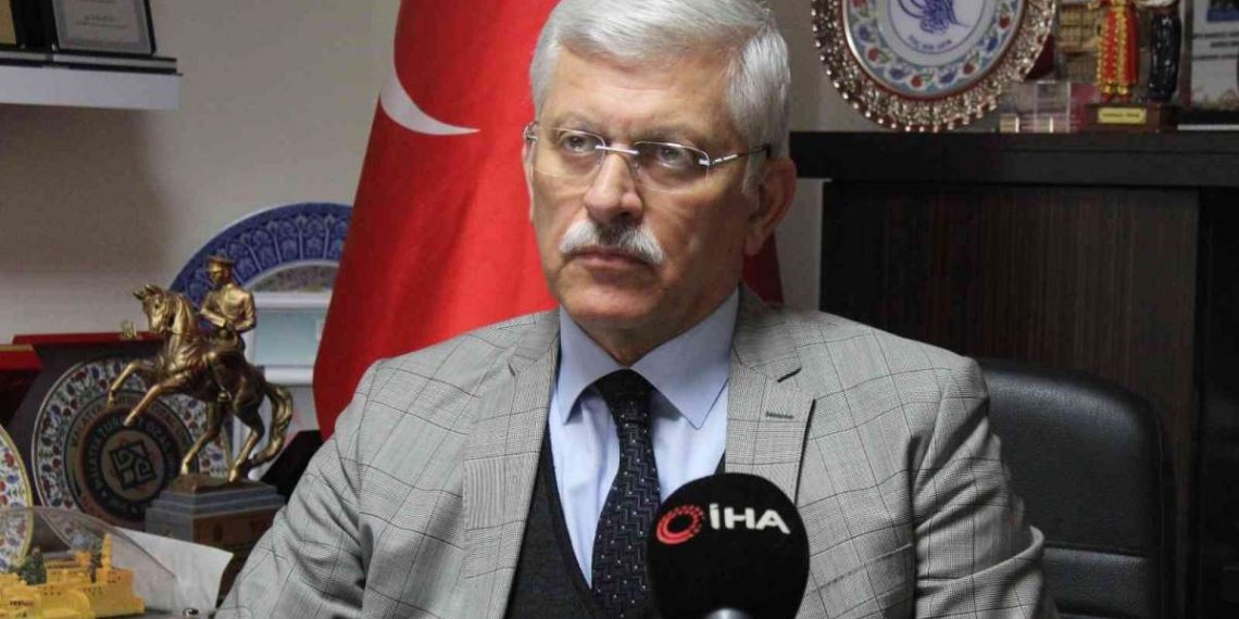 Türk Veteriner Hekimleri Birliği TVHB Merkez Konseyi Başkanı Ali Eroğlu, Hayvanlarda uygunsuz antibiyotiklerin kullanımının insan ve hayvan sağlığını olumsuz yönde etkileyebilecek antibiyotik direnci geliştirmesi riski vardır dedi