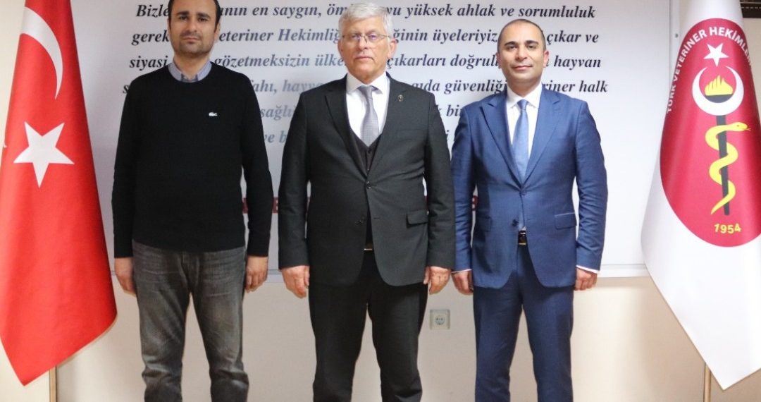 Erciyes Üniversitesi Veteriner Fakültesi Öğretim Üyesi ve Türk Veteriner Hekimleri Birliği Bilim Kurulu Üyesi Sayın Doç. Dr. Çağrı Çağlar SİNMEZ ile kardeşi Sayın Buğra SİNMEZ Birliğimizi Ziyaret Etti