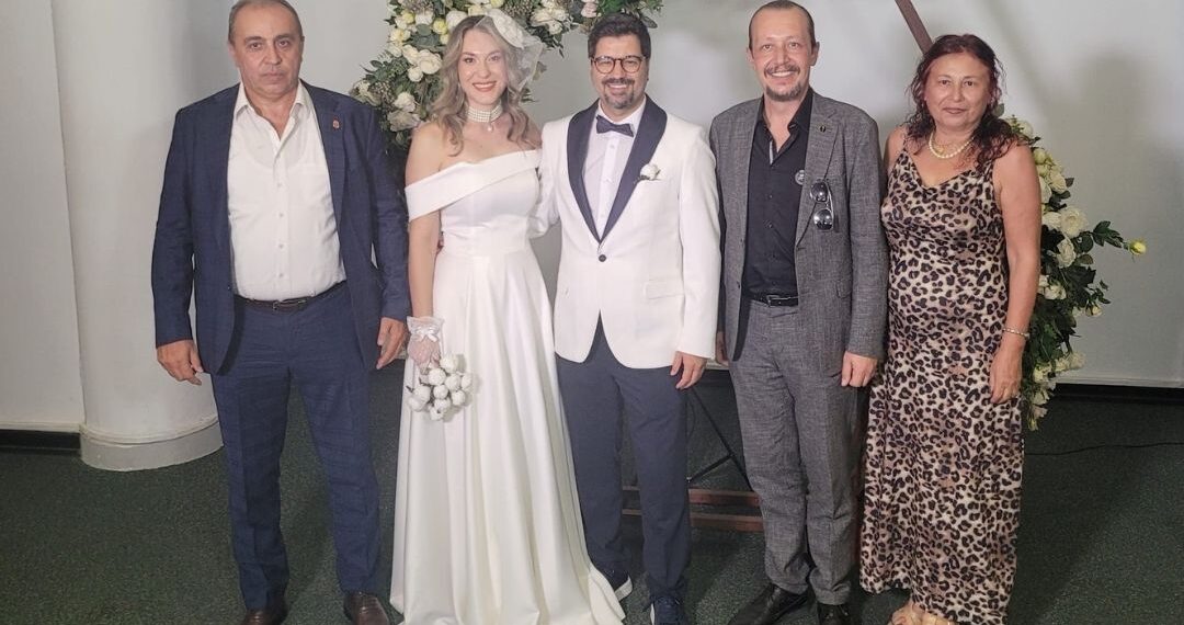 İzmir Veteriner Hekimleri Odası Üyelerinden Veteriner Hekim Derya KAMÇICI ile Yönetim Kurulu Üyesi Halis ÖZCAN’nın Nikah Merasimine Katıldık