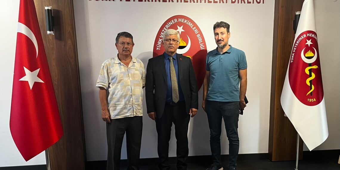 Tarım ve Orman Bakanlığı Hayvancılık Genel Müdür Yardımcılarından Veteriner Hekim Dr. İbrahim ÖZCAN ile oğlu İlker Ayhan Birliğimizi Ziyaret Etti